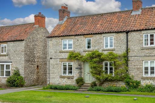 Pretty Yorkshire Stone Cottage Harome - Housity