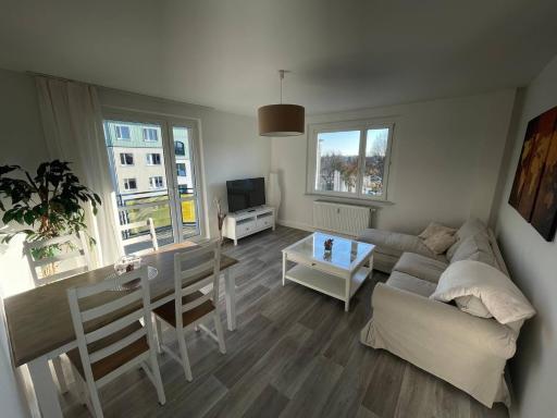 Charming 4-Person Apartment in Hoyerswerda City Center - Housity