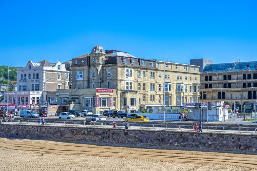 The Sandringham Hotel - Housity