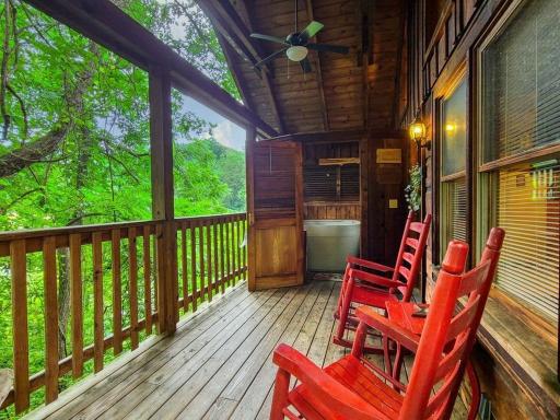Do Not Disturb - Pigeon Forge Smoky Mountain Studio Cabin, Hot Tub, Fireplace - Housity