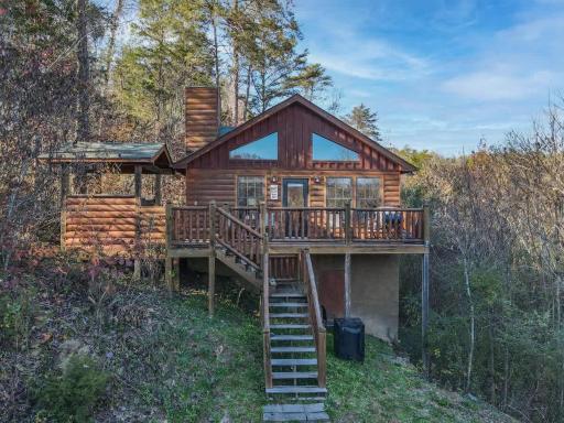 Secluded Cabin Near Smoky Mountains. Hot Tub! Honeymoon! - Housity