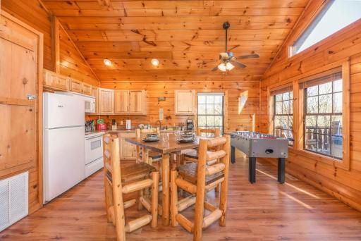 Secluded Cabin Near Smoky Mountains. Hot Tub! Honeymoon! - Housity