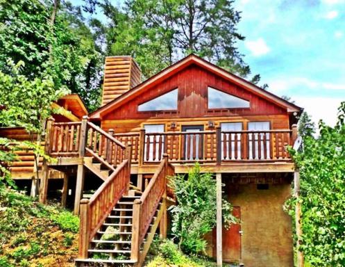 Secluded Cabin Near Smoky Mountains. Hot Tub! Honeymoon! - Housity