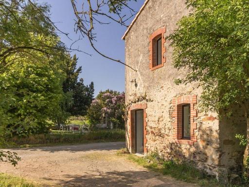 Gîte typique au cœur de Monnières, proche Sèvre, jardin privatif, Wifi, idéal pour pêche et rando - FR-1-306-985 - Housity