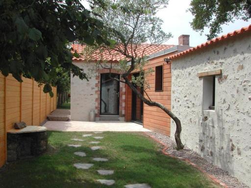 Gîte Charmant avec Jardin, Proche Plages, Wifi et Activités en Famille! - FR-1-306-1031 - Housity