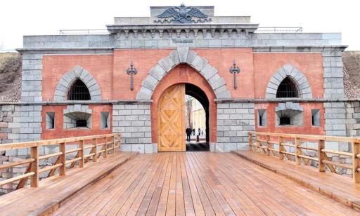 Picturesque apartment into antique fortress - Housity