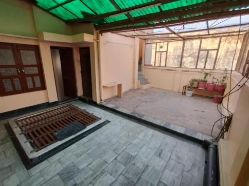Heritage Homestay At Old City Near Holy Ganges - Housity