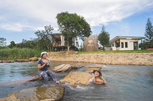 อิสระ แคมป์ปิ้ง แอนด์ คาเฟ่ Issara camping - Housity