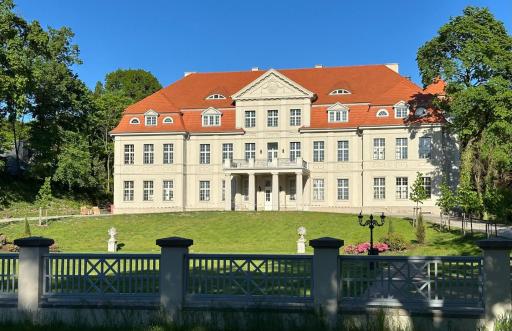 Schlosshotel Neustrelitz - Housity