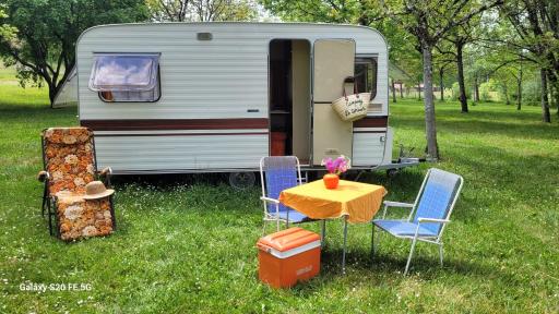 CHEZ JOSETTE caravane Camping le sorbier Montignac Lascaux - Housity