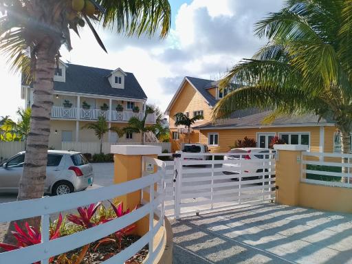 Villa By The Bay - Housity