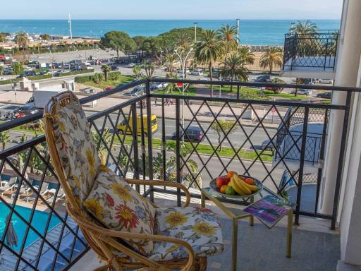 Beau 2P Climatisé avec Terrasse Menton - FR-1-196-160 - Housity