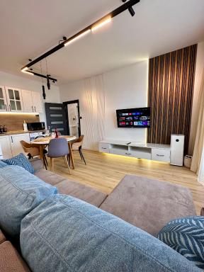 Cozy Apartment with Balcony on the Black Sea- part of the family 'Vicki Apart - Housity
