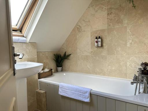 The White Horse - Housity