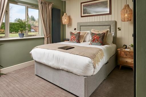The White Horse - Housity