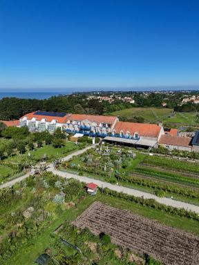 Eco-Domaine La Fontaine - HOTEL-SPA - 300 m Plage de la Fontaine aux Bretons - Housity