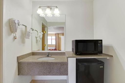 Super 8 by Wyndham Tucson/Grant Road Area AZ - Housity