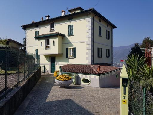 Il Palazzo apartment with a view of the lake and nature - Housity