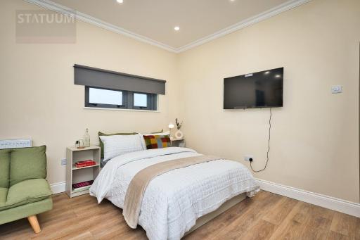 Stratford, London E15 - modern Studio for 3 - Housity