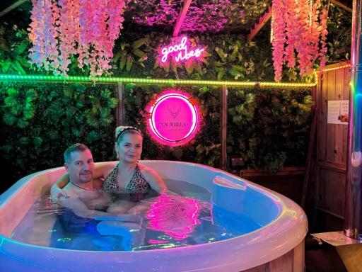 FINN VILLAGE - Loch Lomond Sunset Glamping Pod - Private Ofuro HOT TUB - Housity