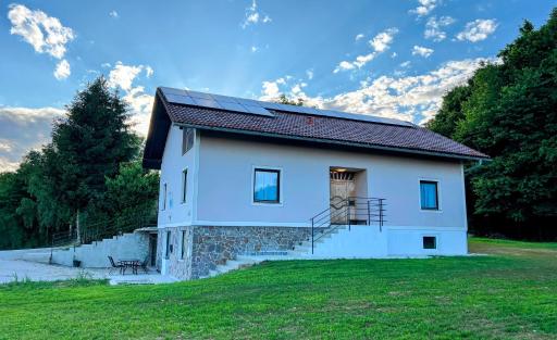 Rooms and apartments Biš - Housity