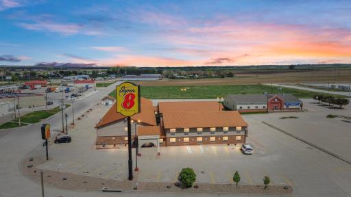 Super 8 by Wyndham Ogallala - Housity