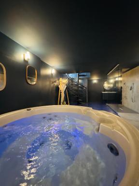 Mieuxqualhotel jacuzzi privatif La Parenthèse - Hizvo