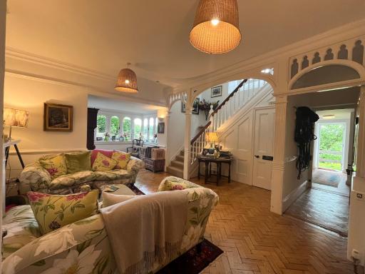 Coombe Lodge Farm House - Housity