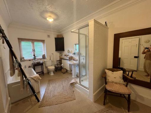 Coombe Lodge Farm House - Housity