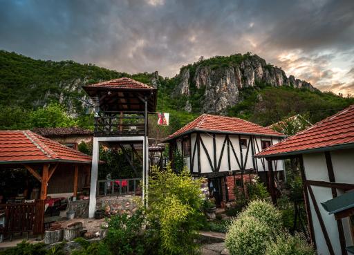 Golemi kamik Pirot Vlasi 4 - Hizvo