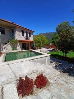 Villa Dos Santos - Gerês Country House - Housity