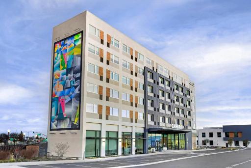 Cambria Hotel Burbank Airport - Housity