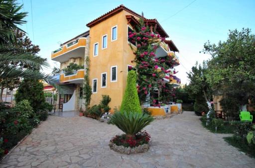 Flower Garden Villa - Housity
