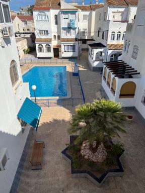 Beach Charming apartment with Year-Round Pool & Near Sea - Housity