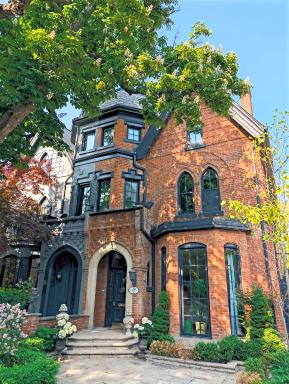 Travel Proud Hazelton Heritage Bed & Breakfast - Housity