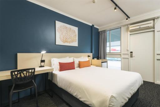 Nightcap at Edge Hill Tavern - Housity