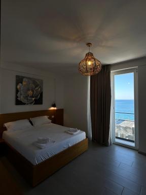 Serenity In - Housity