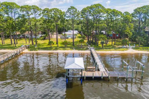Private Beach and Dock Waterfront Panacea Retreat! - Housity