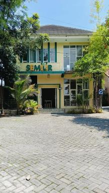 Hotel Semilir Syariah Sampang - Housity
