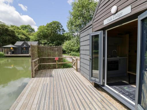 Oak Lodge At Bridge Lake Farm & Fishery - Housity