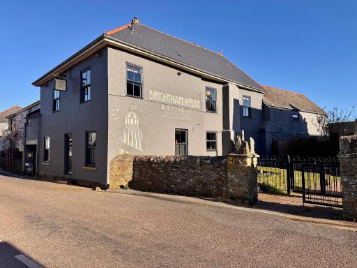 Brightham House - Exclusively for Adults - Housity