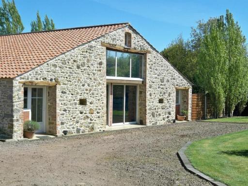 Grange rénovée avec piscine privative - 4 ch, jardin clos, à 7 km d'Indian Forest - FR-1-426-304 - Housity