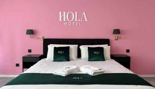 Hotel HOLA - Housity
