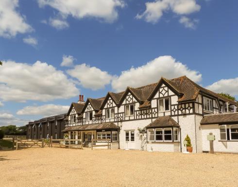 South Lawn Hotel - Housity