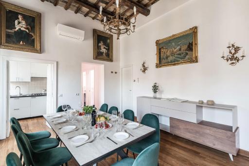 The Best Rent - Spacious multi-room apartment on Via Cavour - Housity