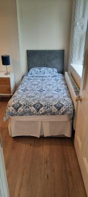 Lovely 2 Bed Garden Level Apartment Blackrock - Housity
