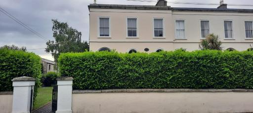 Lovely 2 Bed Garden Level Apartment Blackrock - Housity