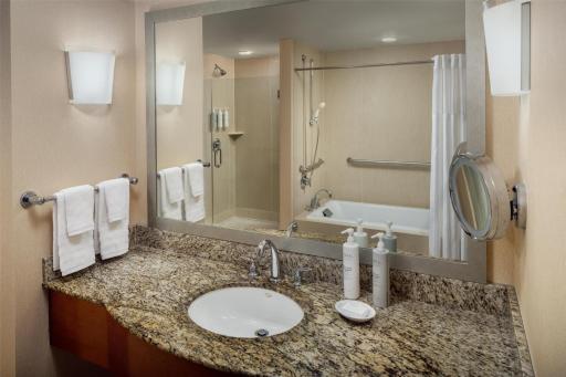 Hilton Garden Inn Portland Downtown Waterfront - Housity