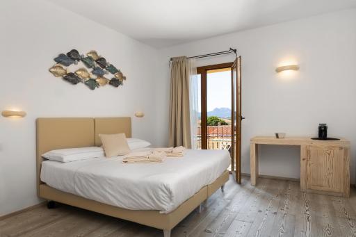 The Square Rooms and Suites - Housity
