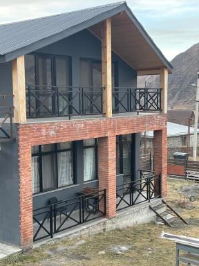 Cottages in Stephantsminda. Echoes - Housity